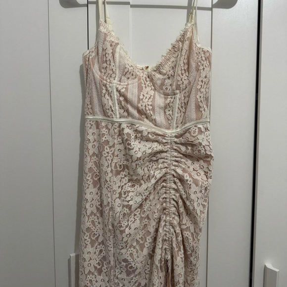 Elegant Off White Lace Dress - Picture 2 of 8